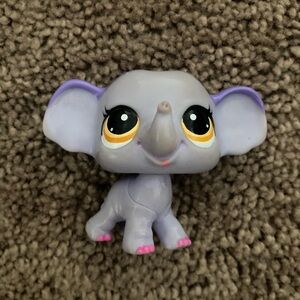 Selling 17 LPS (littlest pet shop) I’ll take 200$